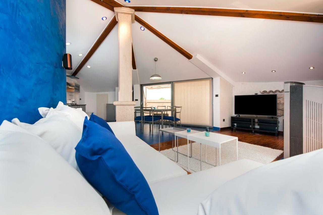 Apartment Canna Ровин Екстериор снимка
