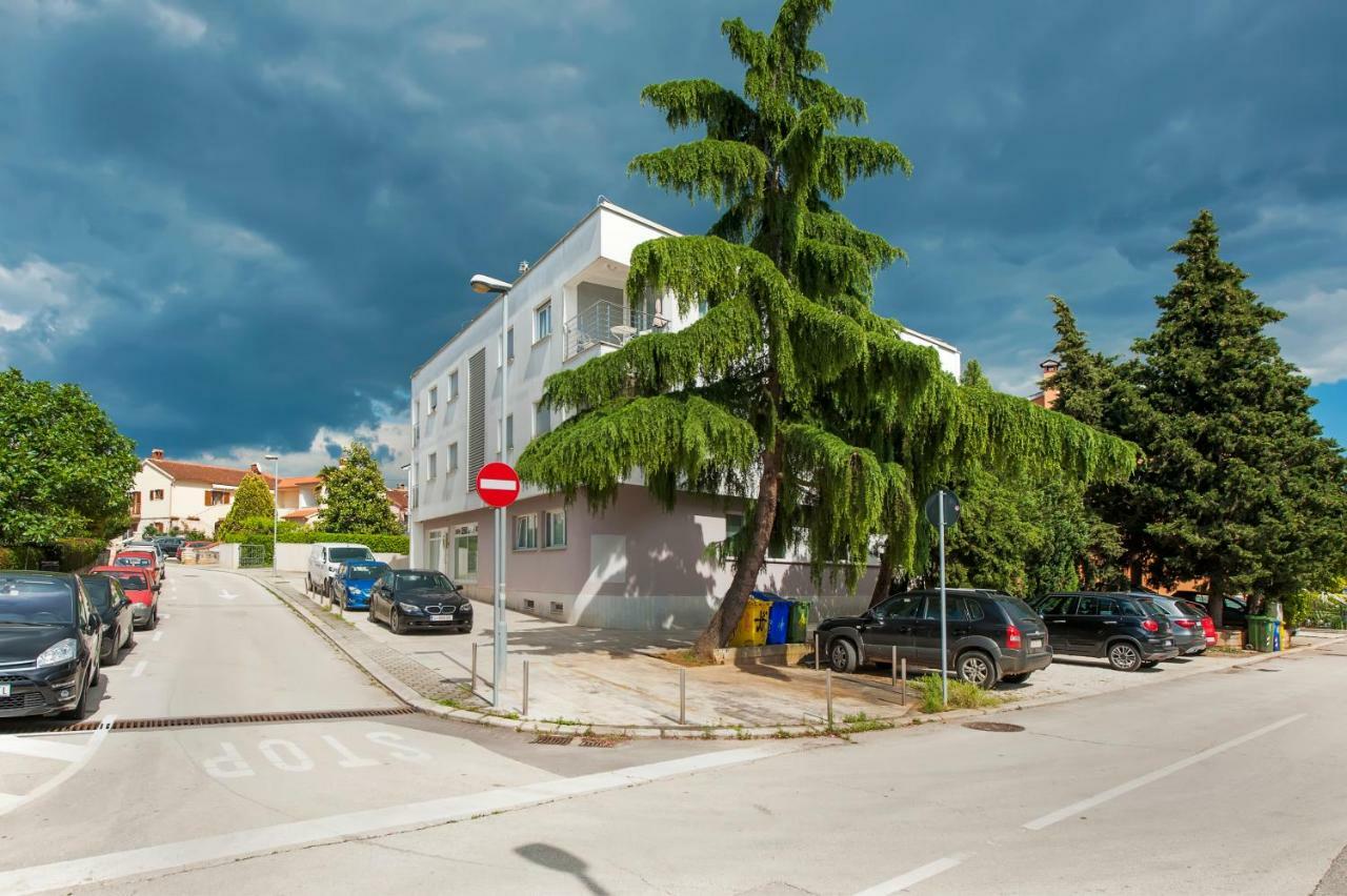 Apartment Canna Ровин Екстериор снимка